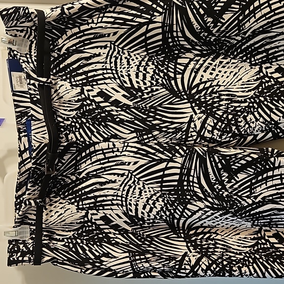 CLEARANCE! NWT Apt. 9 Torie Capri pant. Size 14. - Picture 3 of 8